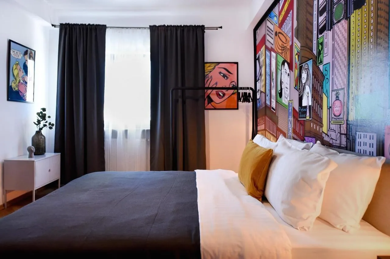 Colorful Chic: Cozy Studio In The Bustling City Center Apartment Bucharest
