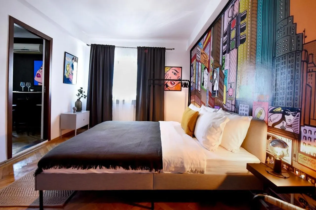 Colorful Chic: Cozy Studio In The Bustling City Center Apartment Bucharest