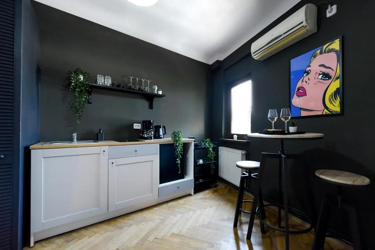 Colorful Chic: Cozy Studio In The Bustling City Center Apartment Bucharest