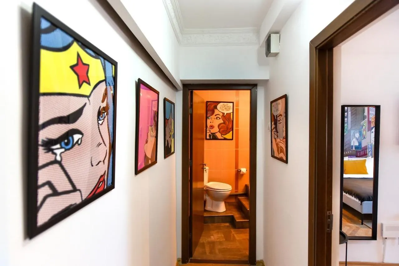 Colorful Chic: Cozy Studio In The Bustling City Center Apartment Bucharest