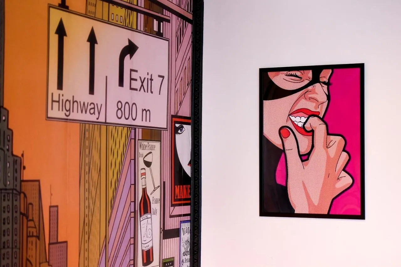 Colorful Chic: Cozy Studio In The Bustling City Center Apartment Bucharest