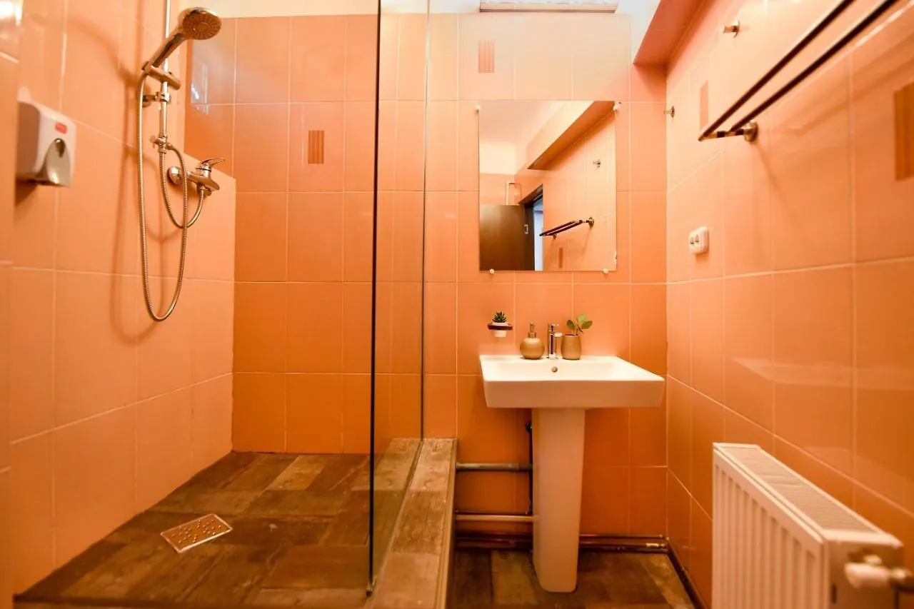 Colorful Chic: Cozy Studio In The Bustling City Center Apartment Bucharest
