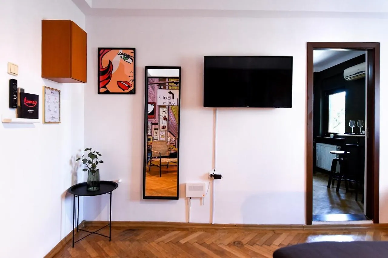 Colorful Chic: Cozy Studio In The Bustling City Center Apartment Bucharest