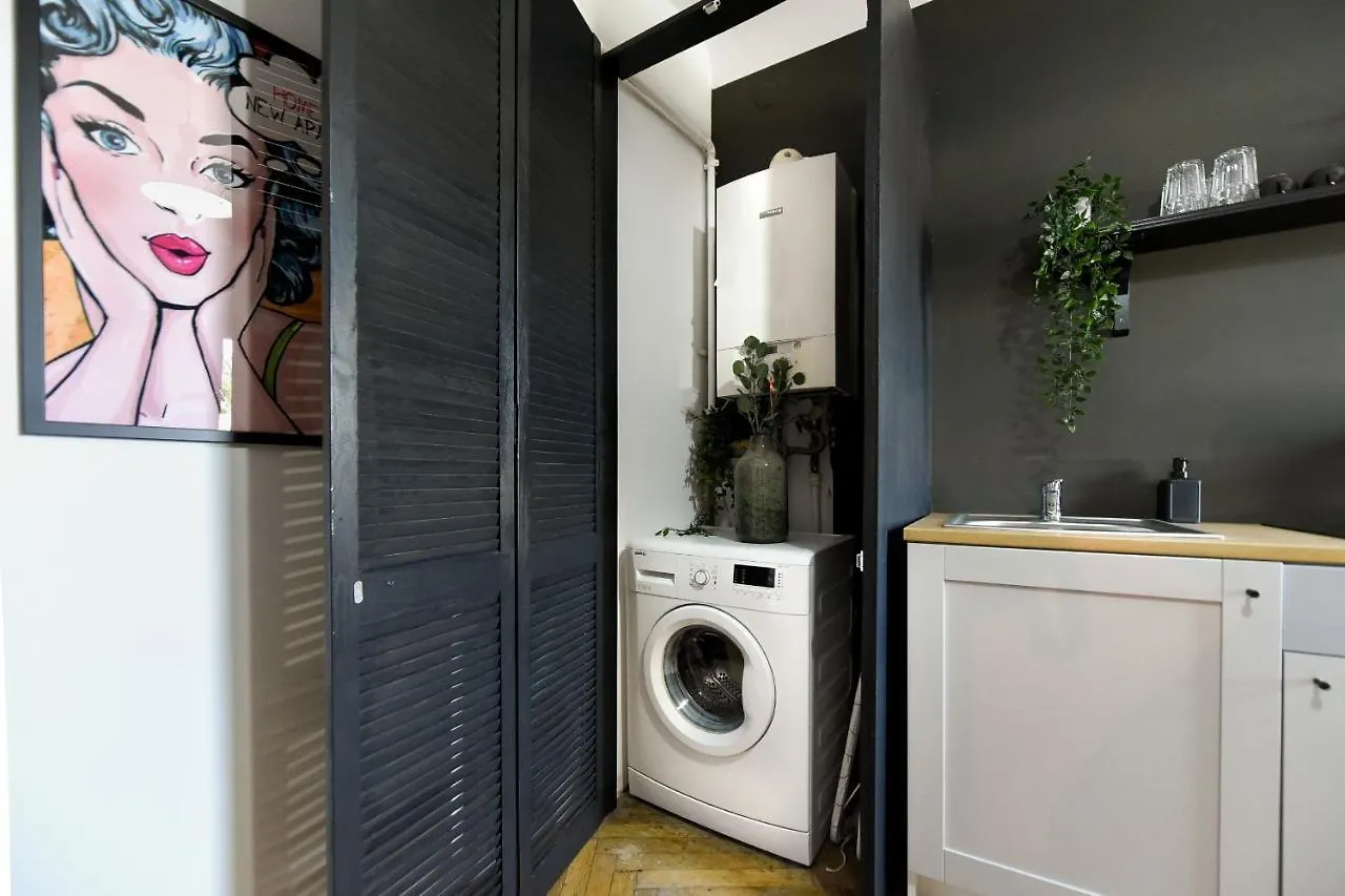 Colorful Chic: Cozy Studio In The Bustling City Center Apartment Bucharest Romania